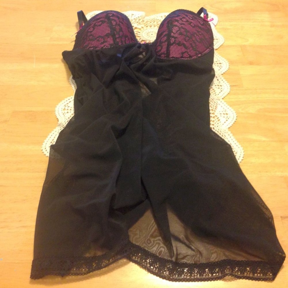 Marilyn Monroe Intimates - Black and pink sheer nightie, padded bra top, medium